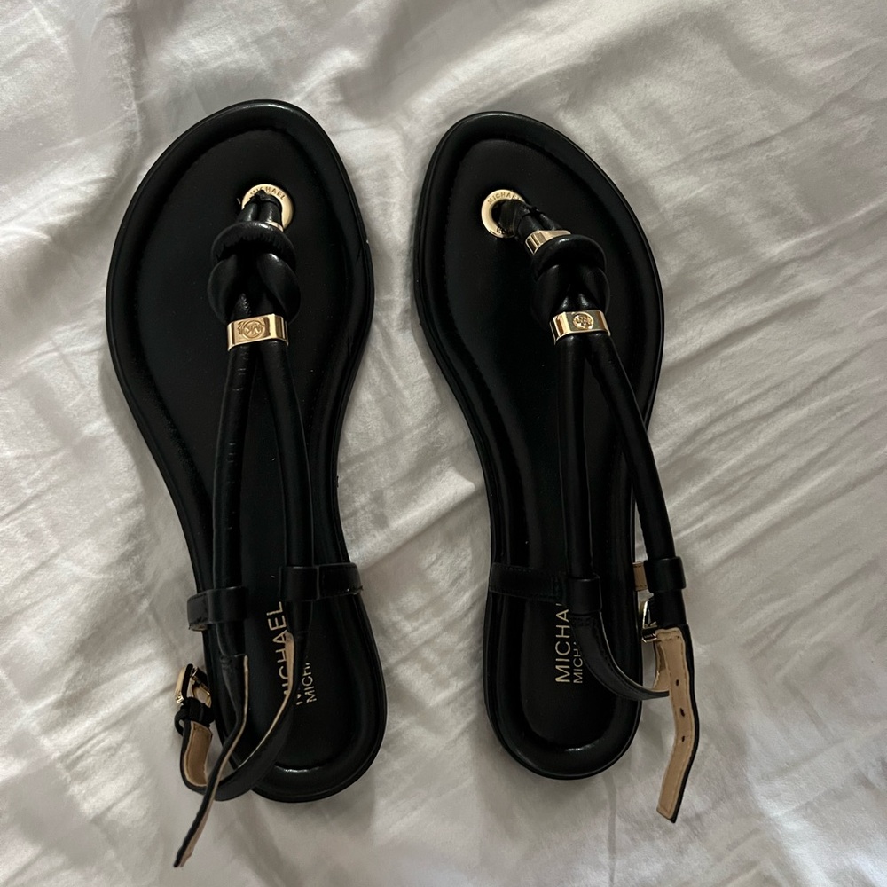 MICHAEL Michael Kors knotted sandals with gold accents. Size 6